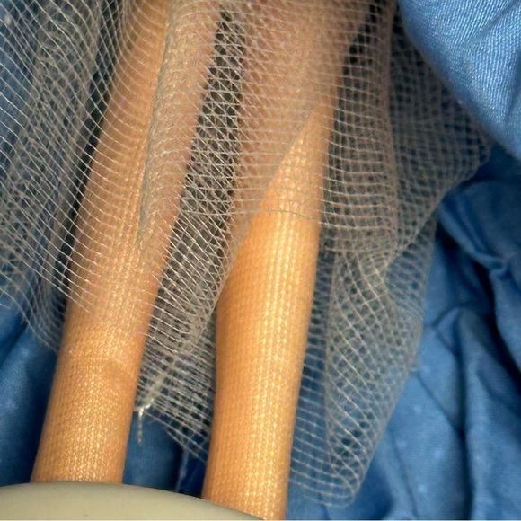 Vintage 1983 New Orleans World's Fair Big Eyes Doll Dress Bonnet Stand 10 in. - Picture 8 of 14